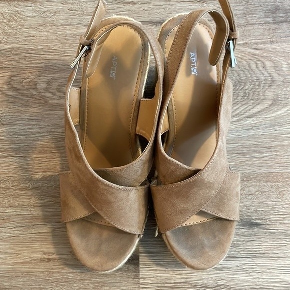 Kohls Apt.9 Tan Suede Cross-Band Wedge Sandals - Picture 7 of 8